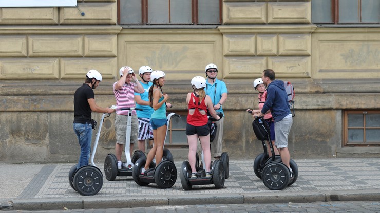 W historycznym centrum Pragi segwayem nie pojedziesz