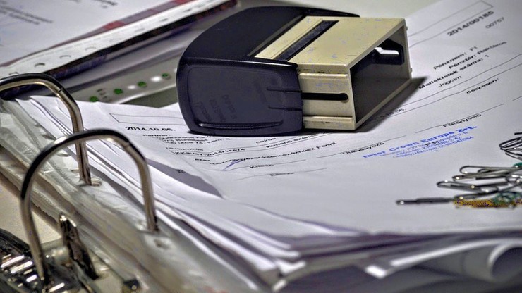 Księgowa przez lata wyłudzała pieniądze z firmy. Wpadła, bo chciała więcej
