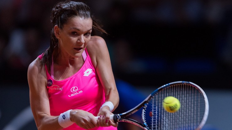 Zaczęła fatalnie, później przegrała tylko 3 gemy. Radwańska w ćwierćfinale turnieju w Stuttgarcie