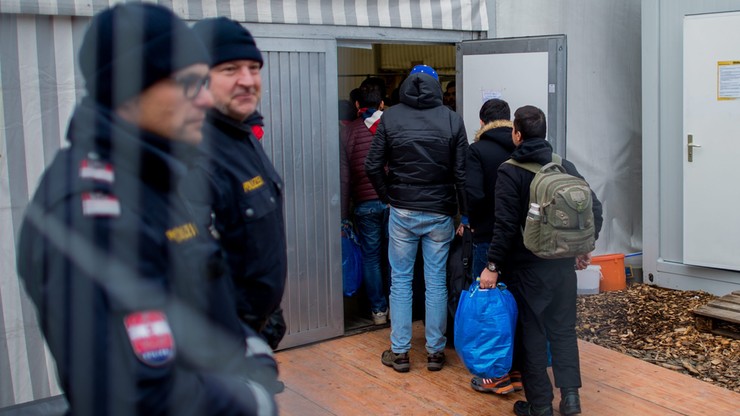 Austria kończy z "kulturą otwartych ramion". Zawróci część imigrantów
