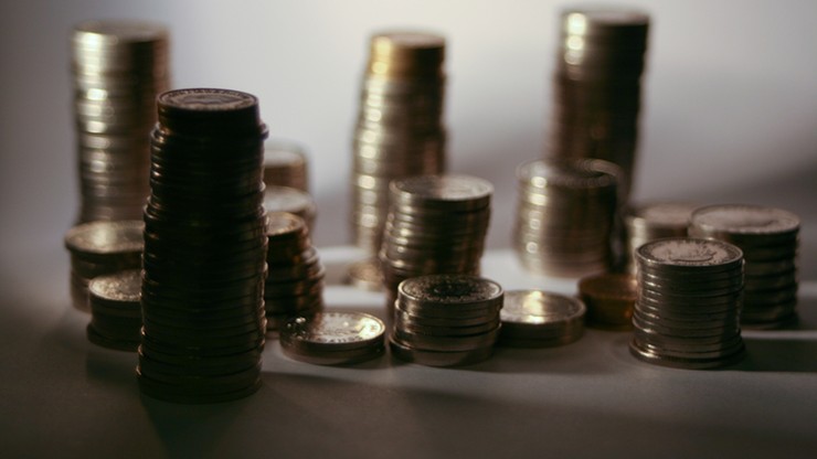 Złoty nadal osłabiony. Euro, dolary i franki rekordowo drogie