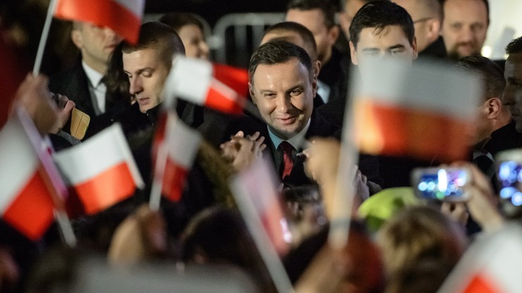 Policja zatrzymała kobietę, która usiłowała wyłudzić 50 mln zł z Kancelarii Prezydenta