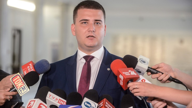Misiewicz poprosił o zawieszenie w funkcjach w MON. Macierewicz: przychylam się