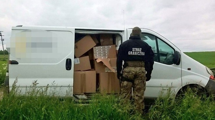 Udawał kuriera. Szmuglował 30 tys. paczek papierosów. Twierdził, że to na własny użytek