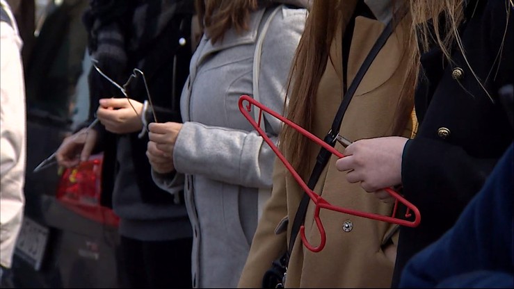 "Nie dla torturowania kobiet". Protest przeciw ustawie całkowicie zakazującej aborcji