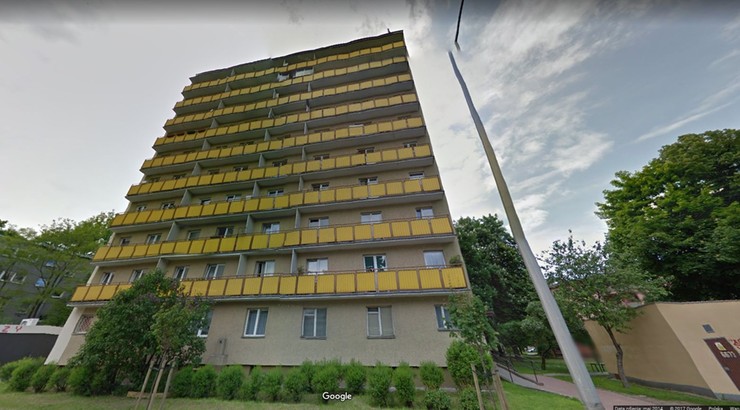 "Znalazła pocisk artyleryjski w piwnicy i przyniosła go do mieszkania". Ewakuowano lokatorów bloku w Warszawie