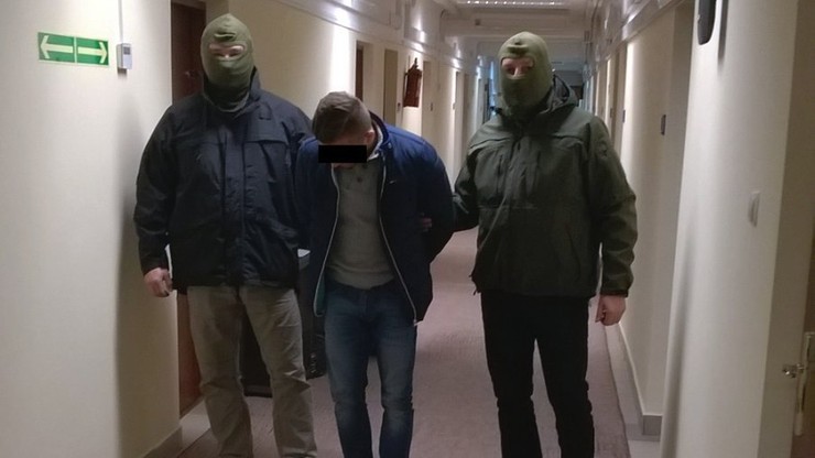 CBŚP zatrzymało 11 osób podejrzanych o wyłudzenia kredytów i pranie pieniędzy