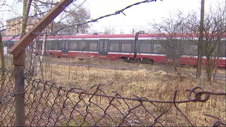 Nowoczesne pociągi niszczeją w krzakach. Od ponad 2 lat czekają na remont