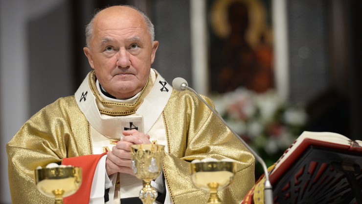 Kard. Nycz o uchodźcach: na oczach cywilizowanego świata giną bezbronni