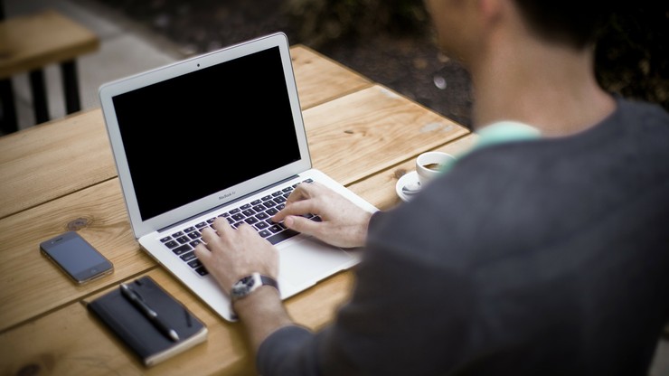 Najwięcej przez internet kupują mężczyźni