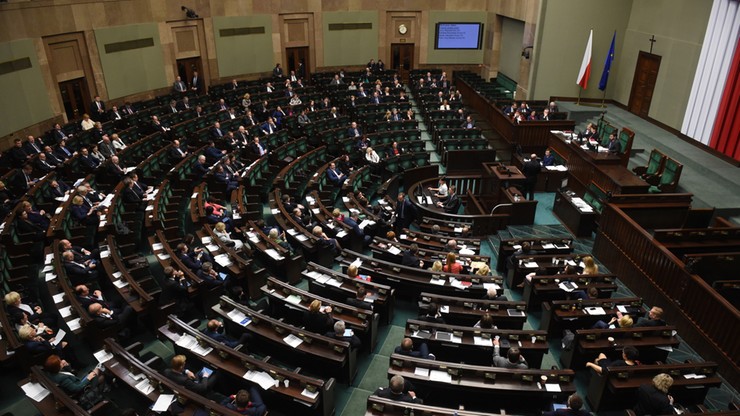 Projekt PiS ws. billingów i kontroli operacyjnej trafił do komisji