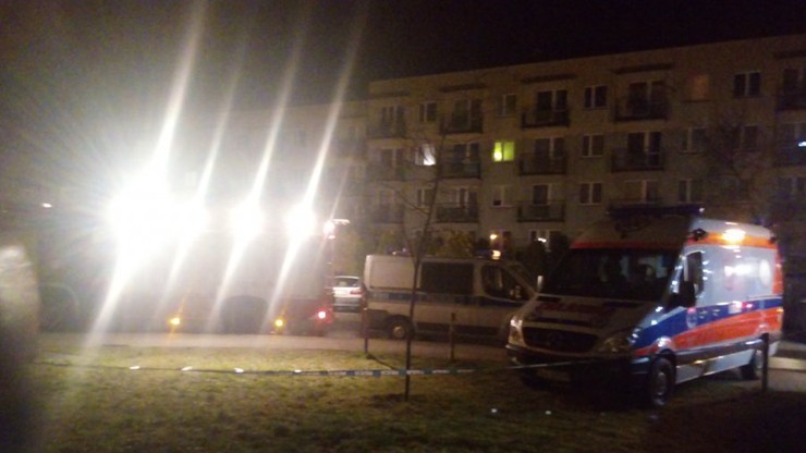Najpierw uciekł z oddziału psychiatrycznego, później skakał po balkonach. Pomógł negocjator
