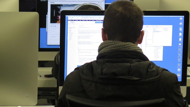 Minister cyfryzacji: do września 2018 r. internet szerokopasmowy w każdej szkole