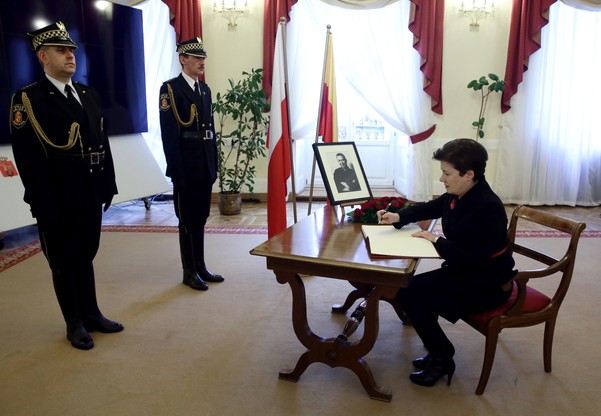Księga kondolencyjna poświęcona pamięci Młynarskiego