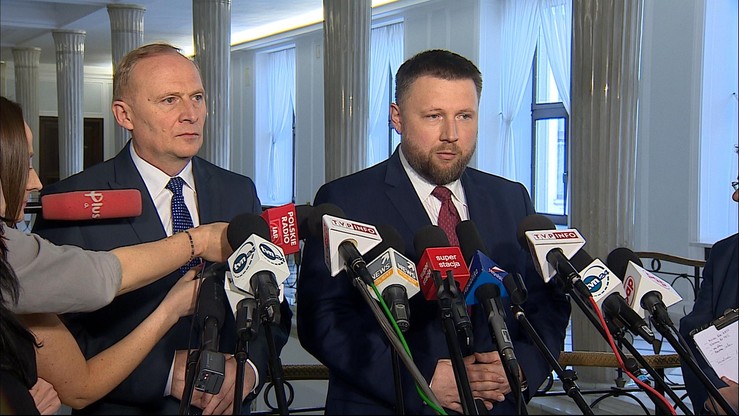 "Raport na piśmie i dowody". PO żąda zakończenia prac podkomisji smoleńskiej