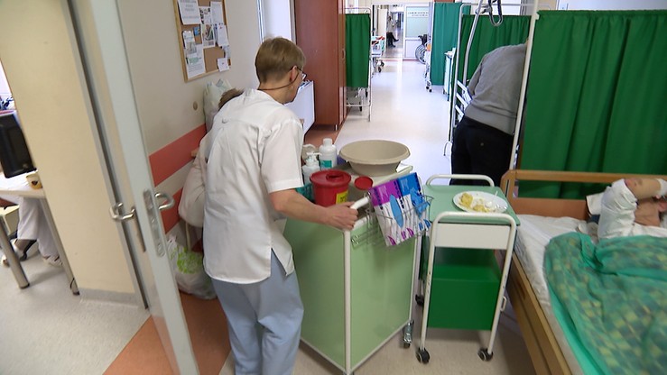 MZ: pielęgniarki w domach pomocy społecznej bez podwyżek