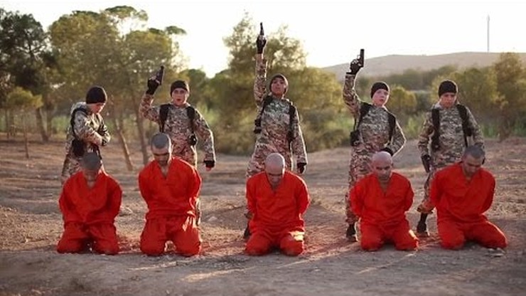 Dzieci zabijają z zimną krwią syryjskich jeńców. Państwo Islamskie opublikowało film
