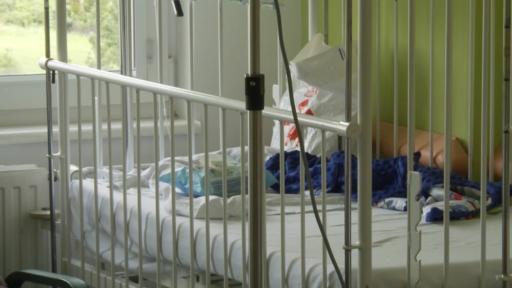 Ojciec 10-miesięcznego chłopca z zarzutami narażenia syna na niebezpieczeństwo