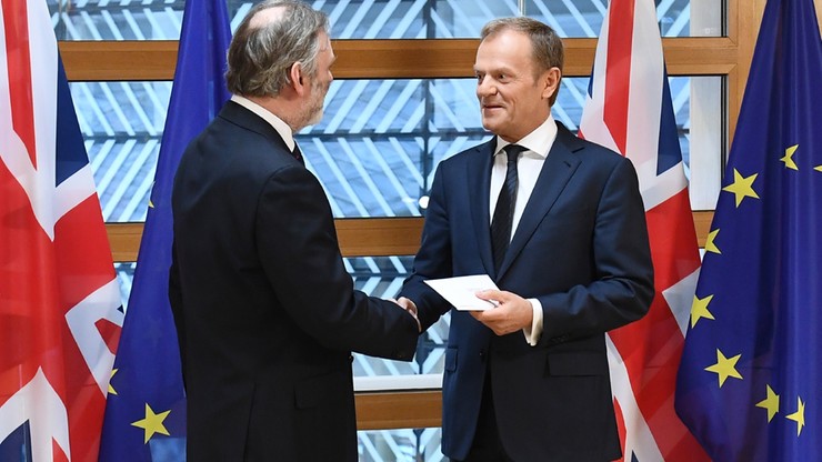 Ruszył Brexit. Tusk odebrał list uruchamiający procedurę. "Już za wami tęsknimy"