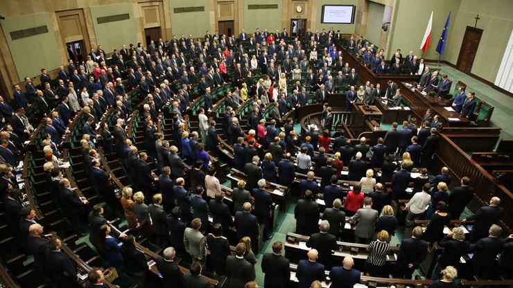 CBOS: PiS na prowadzeniu; zmniejsza się przewaga Nowoczesnej nad PO