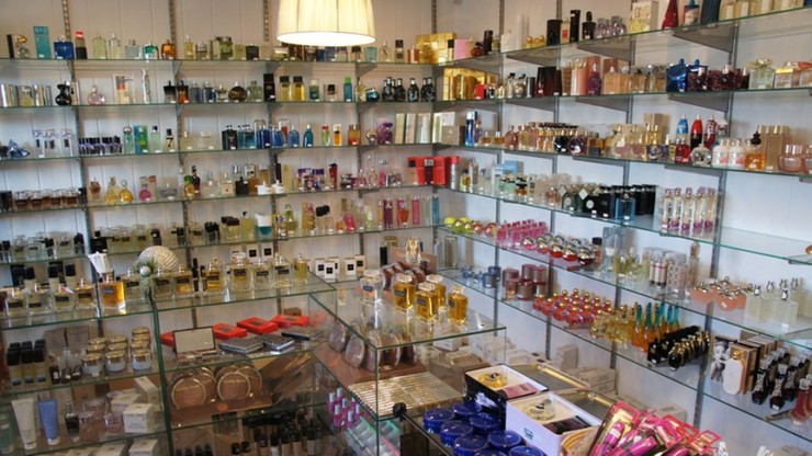 Podrabiali perfumy i kosmetyki na ogromną skalę
