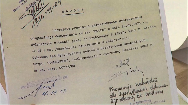 SB w 1986 r. niszczy donos "Bolka" z 1971 r.