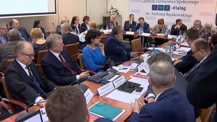 Związki zawodowe i pracodawcy za stawką godzinową w wys. 12 zł
