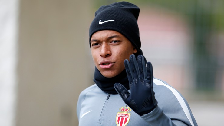 Szalony plan Wengera. Zostanie i wyda fortunę na Mbappe?
