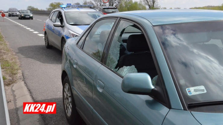 Kierowca samochodu trafiony kulą w szyję. Pocisk wystrzelono najprawdopodobniej ze strzelnicy
