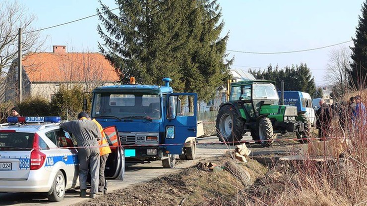 Tragedia w Dębowcu (woj. podkarpackie). Pień drzewa przygniótł mężczyznę podczas załadunku