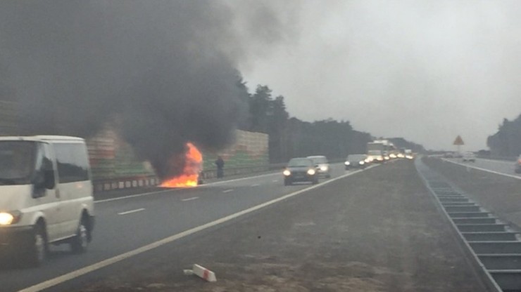 Pożar samochodu na autostradzie A2