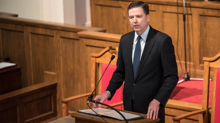 Republikanie chwalą, a Demokraci krytykują dyrektora FBI. Za informacje dot. maili Hillary Clinton