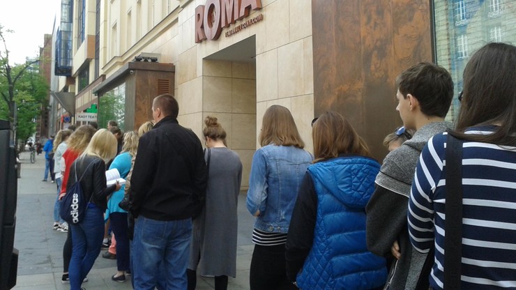 Wielkie kolejki po bilety za 5 zł z okazji Dnia Teatru Publicznego