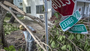 12-09-2017 05:27 Irma osłabła, ale nadal jest groźna. Ofiary w Georgii i Karolinie Płd.