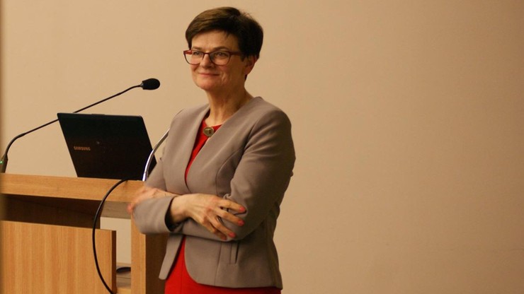 Posłanka PO potrącona przez cofający samochód. "Ma lekkie potłuczenia"