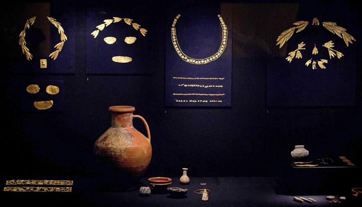 Holandia: sąd nakazał zwrócenie Ukrainie złotych artefaktów z Krymu
