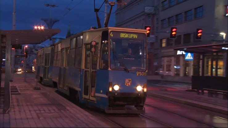 Wrocław: rodziny wielodzietne od dziś mogą jeździć komunikacją miejską za darmo