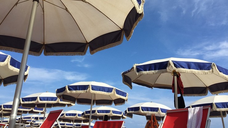 Trąba powietrzna nad rzymską plażą. Są ranni