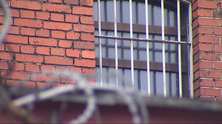 Więzień zarabia na siebie. Niemal połowa skazanych i mogących pracować ma pracę