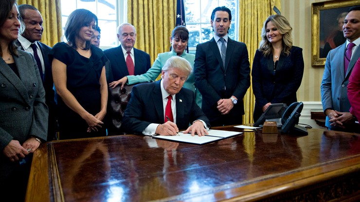 Cięcie regulacji przez Trumpa. Każda nowa będzie znosić dwie dotychczasowe