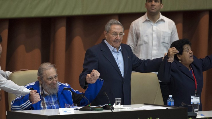 Raul Castro pozostanie na czele partii. Zapowiada "stopniową wymianę pokoleniową"