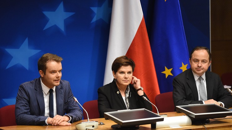"Zgodziliśmy się, że trzeba uspokoić sytuację". Premier spotkała się z prezydentem Francji