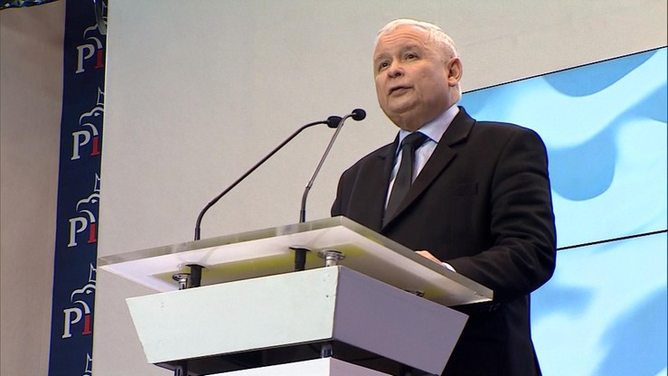 "Ograniczają moje prawa do odwiedzania grobu brata". Szef PiS rozważa pozwy wobec zakłócających wizyty na Wawelu