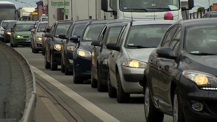 Zderzenie trzech aut w Warszawie. Duży korek na S8