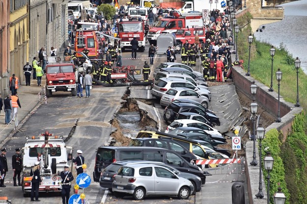 Florencja: ogromna rozpadlina w centrum. Zagrożone zabytki
