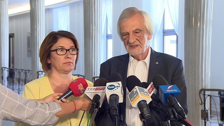 "Rzuca na pożarcie opinii jakichś drugorzędnych urzędników". PiS o decyzjach Gronkiewicz-Waltz