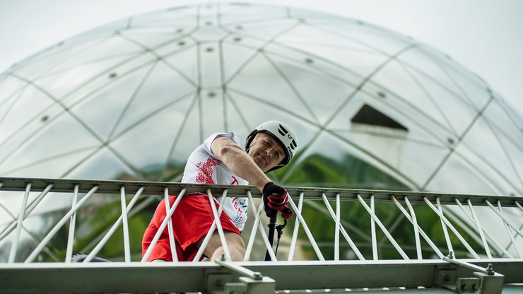 Rowerowy rekord Guinnessa Polaka w brukselskim Atomium