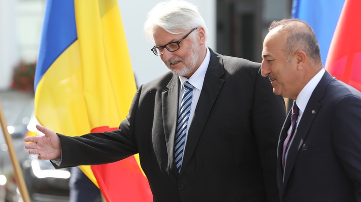 "Prezydent Macron nieuważnie śledzi media". Szef MSZ odniósł się do słów prezydenta Francji