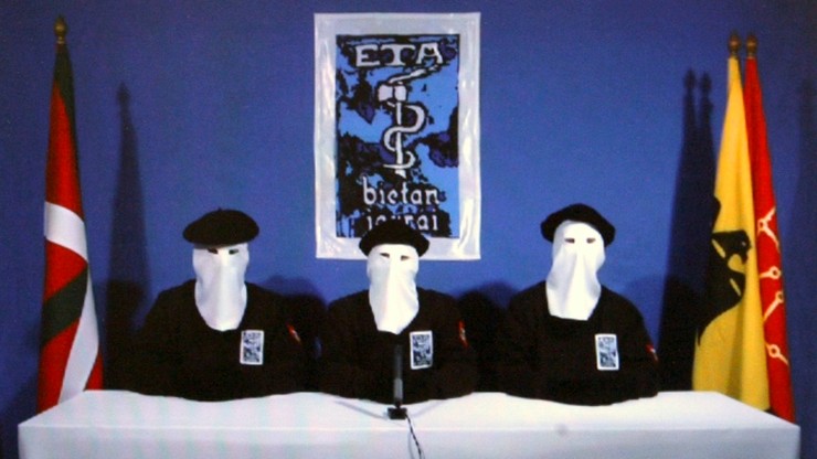 "Całkowite rozbrojenie". ETA przekazała policji adresy magazynów broni