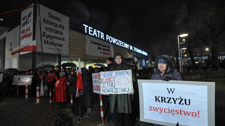 "Protestujemy przeciwko wykorzystaniu spektaklu w rozgrywkach politycznych". Apel Teatru Powszechnego